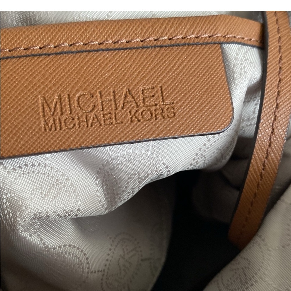 Michael Kors Blue Shoulder Bag. - Picture 6 of 8